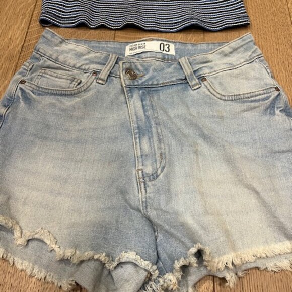 AMERICAN EAGLE Next Level Refuge High Rise Criss Cross Denim Shorts Size… - Picture 2 of 7